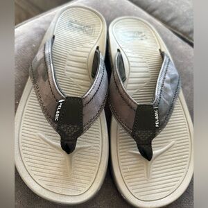 Pelagic flip flops